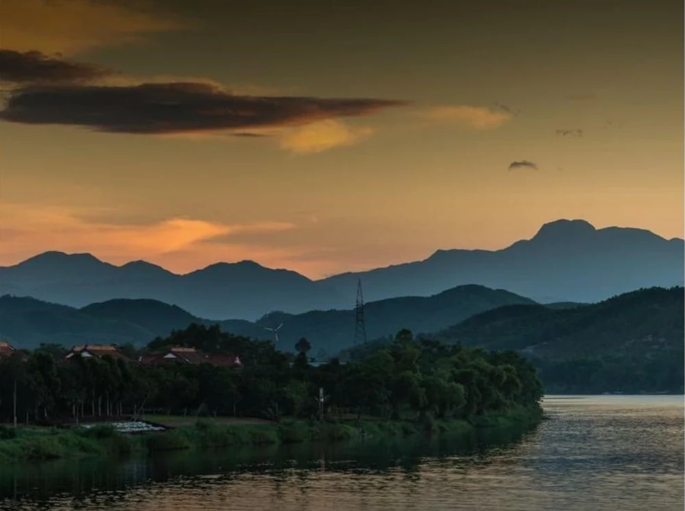 Chinh Phục Núi Ngự Bình